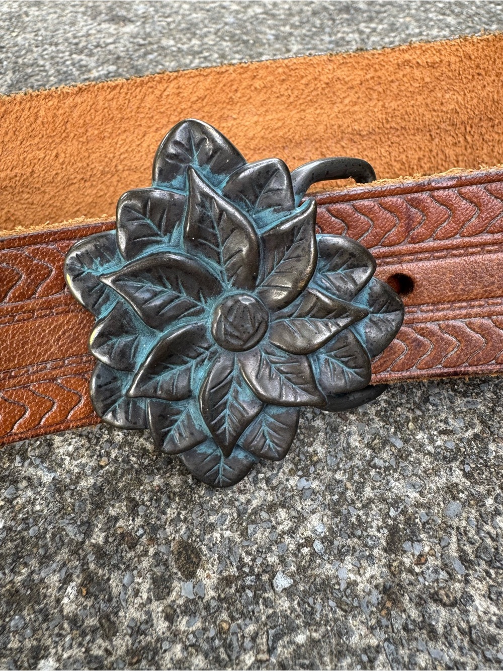 Old Navy Y2K Light Brown Embossed Leather Belt with Floral Metal Buckle Medium - Picture 2 of 10